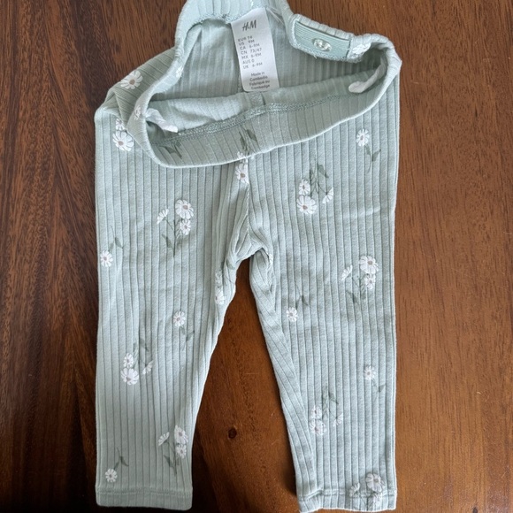 H&M Mint Green Ruffled Baby Girl Ribbed Pants and Tee Set 9M - Picture 4 of 4